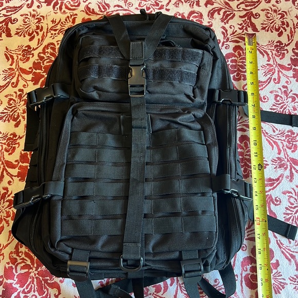 Tactical bug out backpack, large and black - Picture 1 of 5